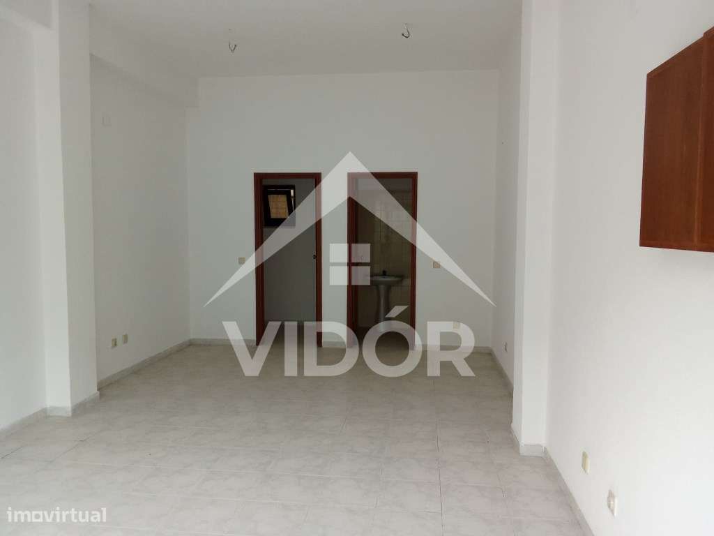 Loja no Novo Mercado Municipal da Baixa da Banheira - CJ - Grande imagem: 2/5