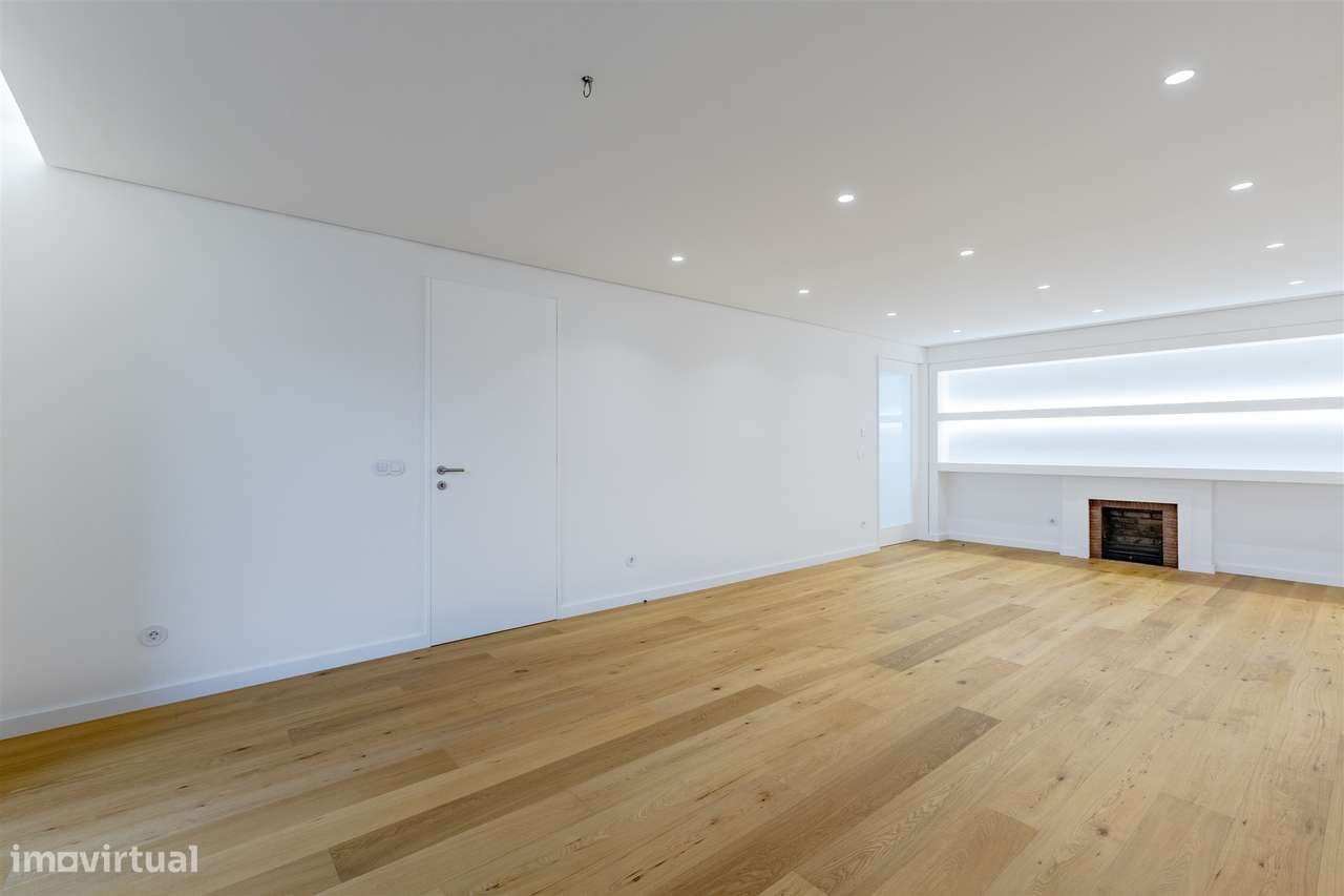 Apartamento T3 Renovado com Varandas na Avenida da Boavista-1