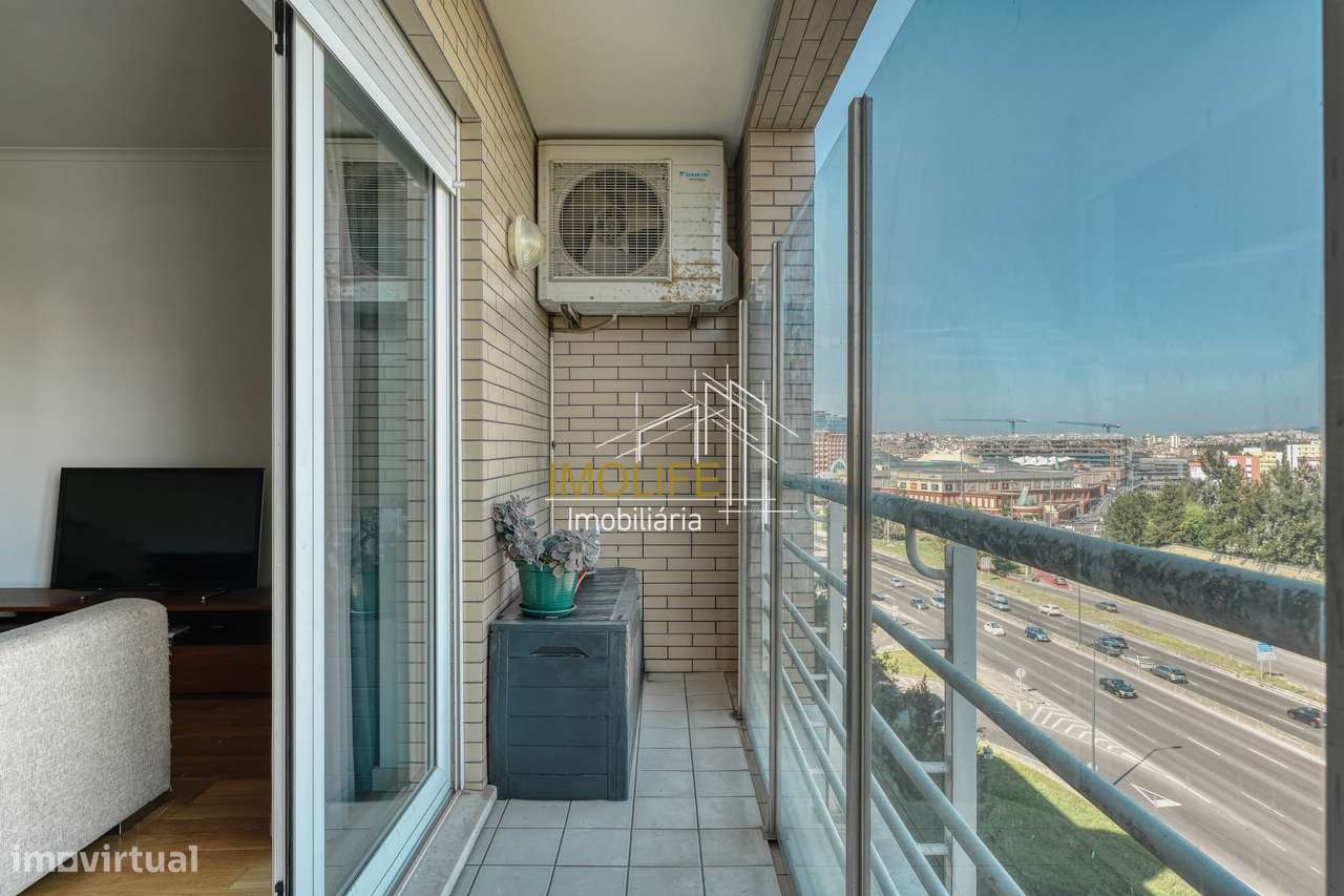 Apartamento T2 com Vista Desafogada em Benfica-3