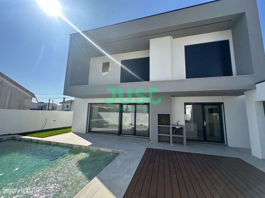 Moradia pronta, T3, isolada com piscina e garagem na Aroeira - Grande imagem: 5/41