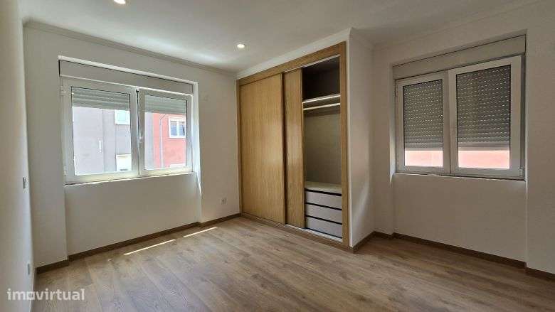 T3 Remodelado, com cozinha equipada às Portas de Benfica-17