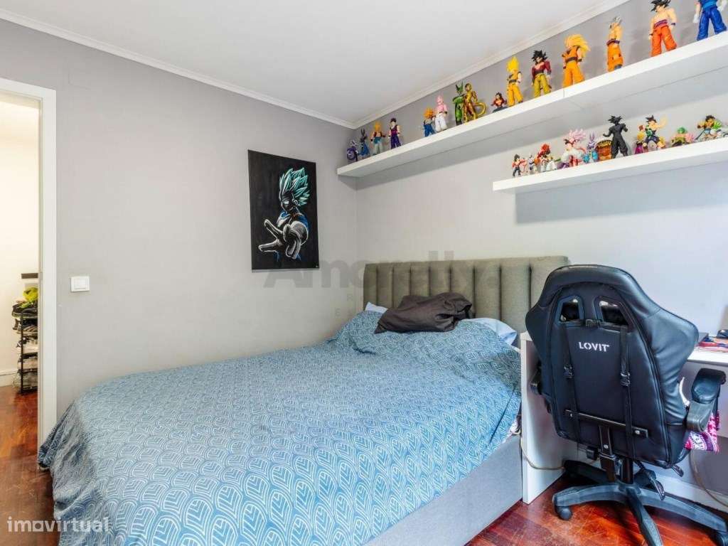 T2 Com Garagem E Arrecadação na Ajuda-27