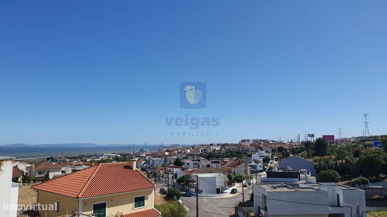 Moradia T4 C/ Piscina -  Bairro Primavera-18