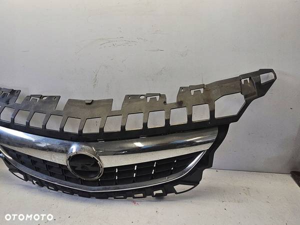 OPEL ASTRA J GRILL ATRAPA ZDERZAKA PRZOD PRZED LIFT 09-12 - 7