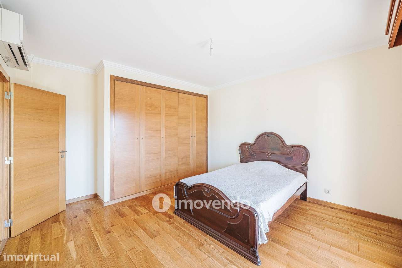 Moradia T4, com condomínio com piscina, em Almargem do Bispo-47