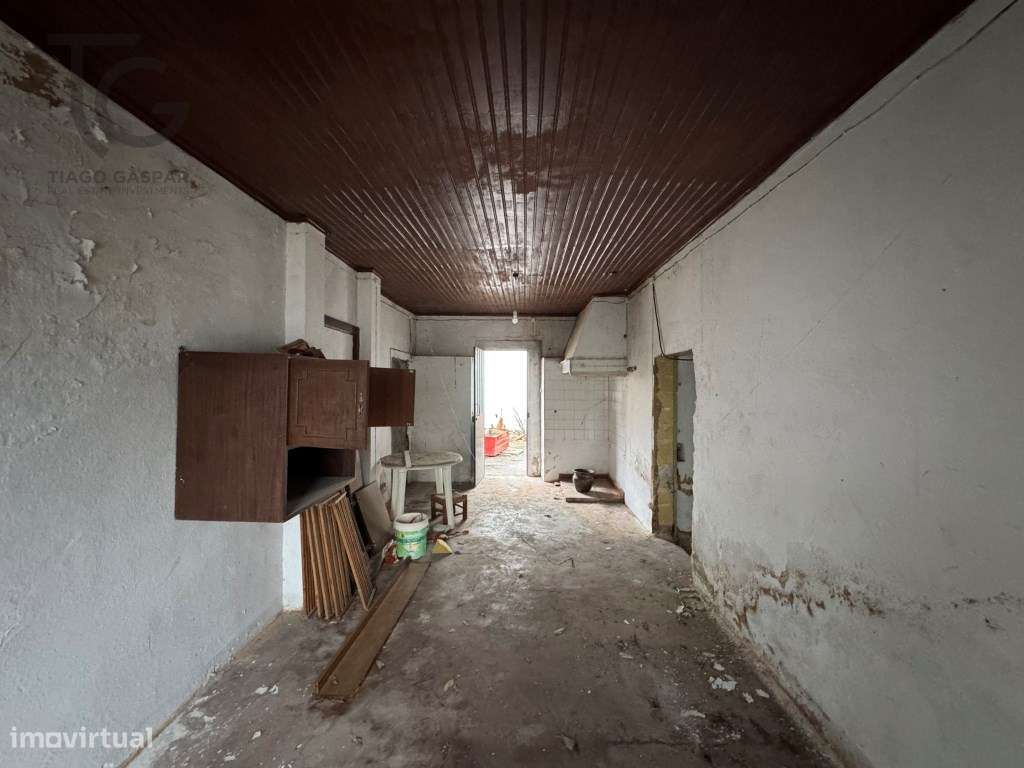 Moradia para remodelação total localizada no Rossio ao Sul do Tejo ...-6