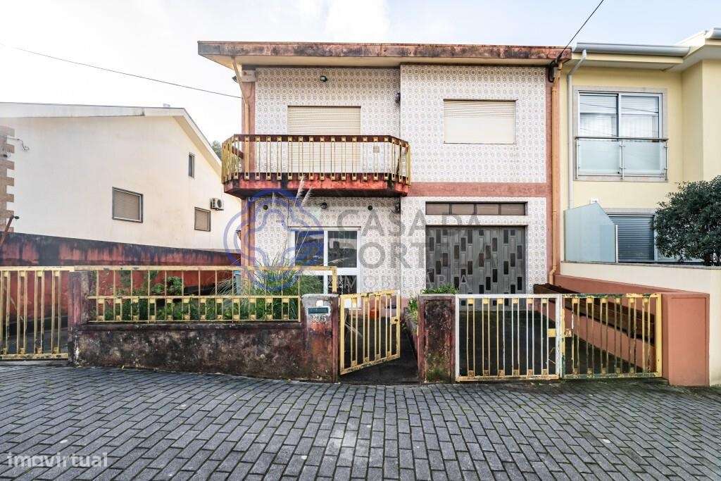 Moradia T4 e três frentes, para venda em Ermesinde - Grande imagem: 3/28