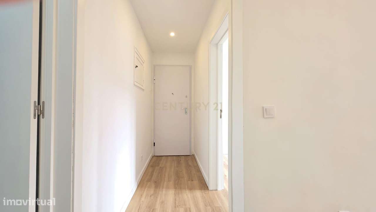 T1 Remodelado com Terraço – Vila Franca de Xira-3