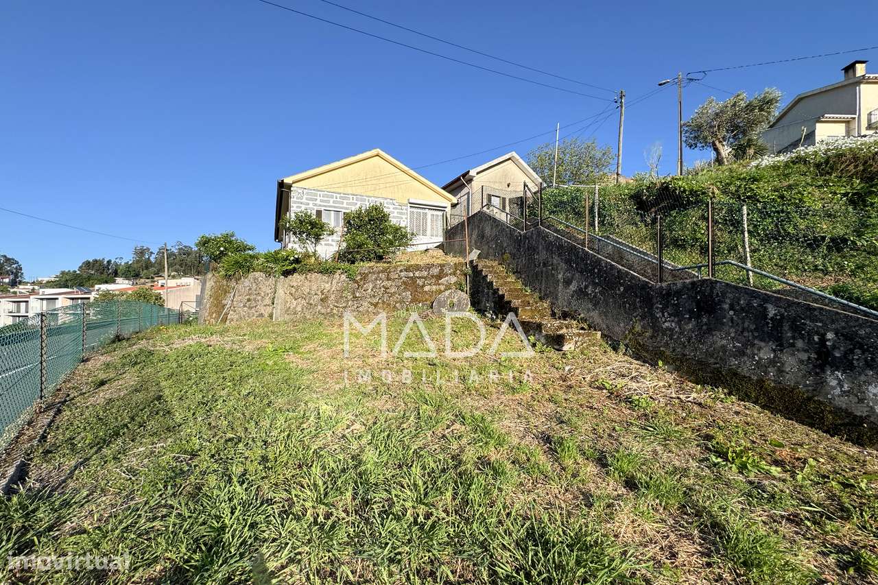 Moradia T2 individual c/480m2 de terreno e anexos em Escudeiros, Braga-29