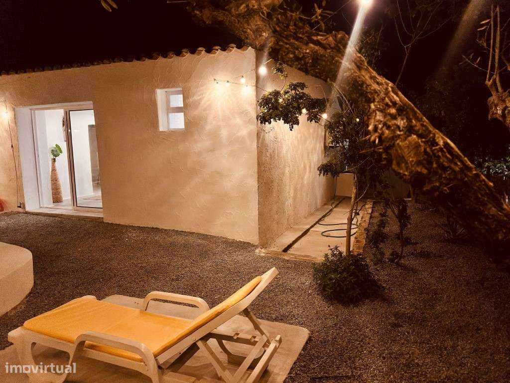 Moradia T2, inserida em lote com 1125 m2 com piscina, em Santiago M...-35