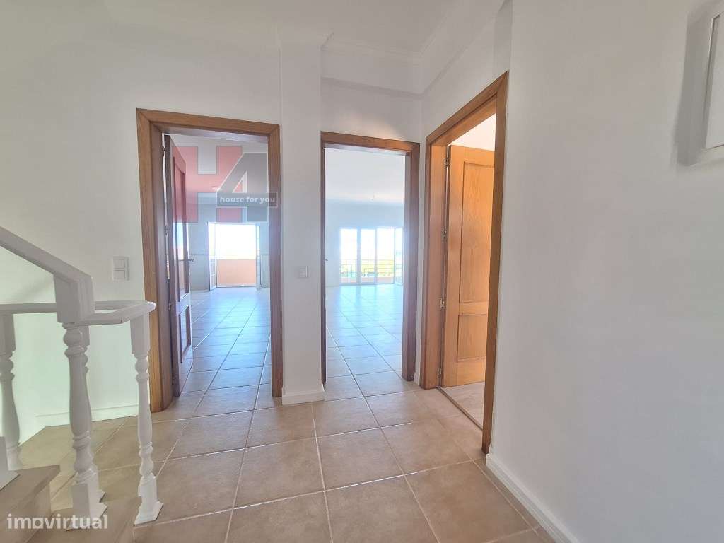 Moradia T4 com piscina inserida num terreno de 670m2 - Setúbal (OFE...-5