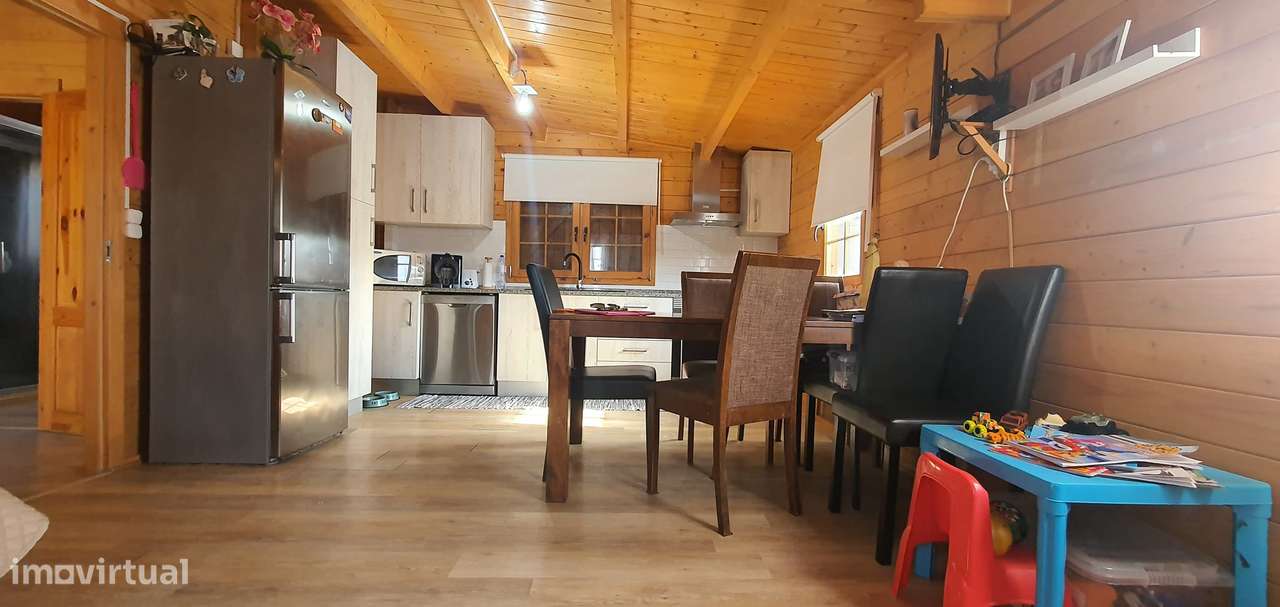 Lindíssima Moradia em Madeira inserida num terreno de 540m2 garagem-26