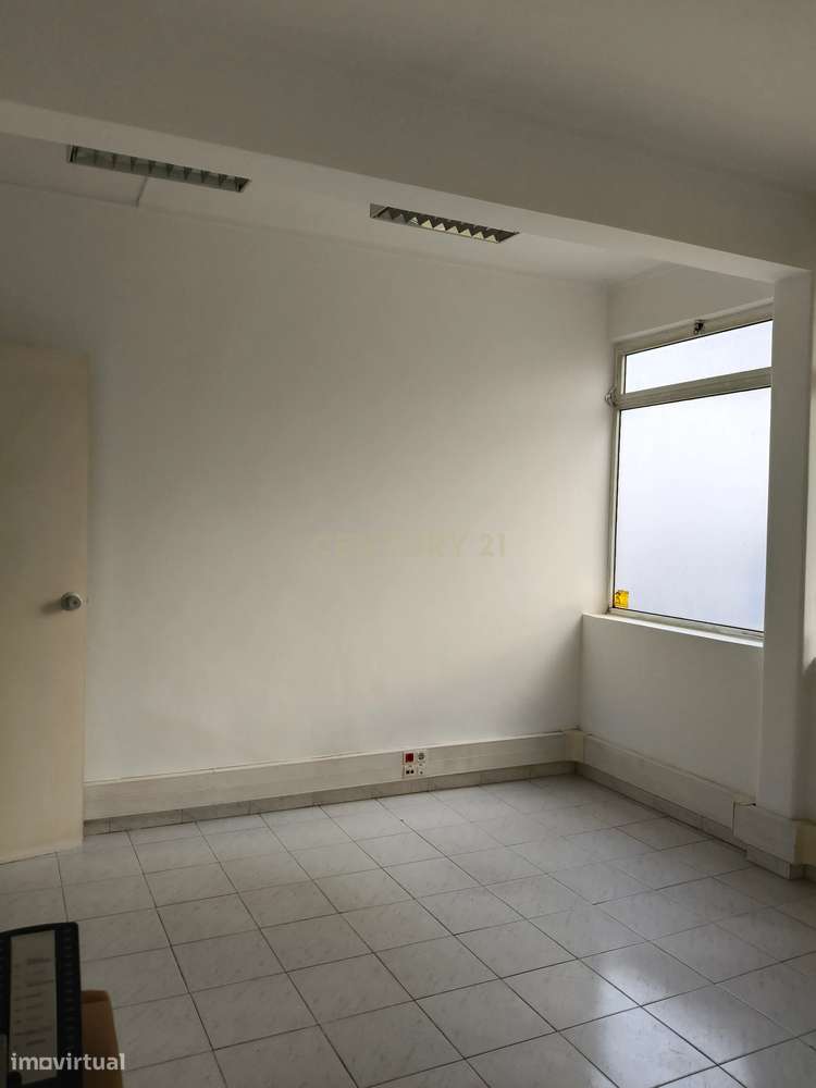 Apartamento com 75 m2 transformado actualmente em escritório - Grande imagem: 4/11