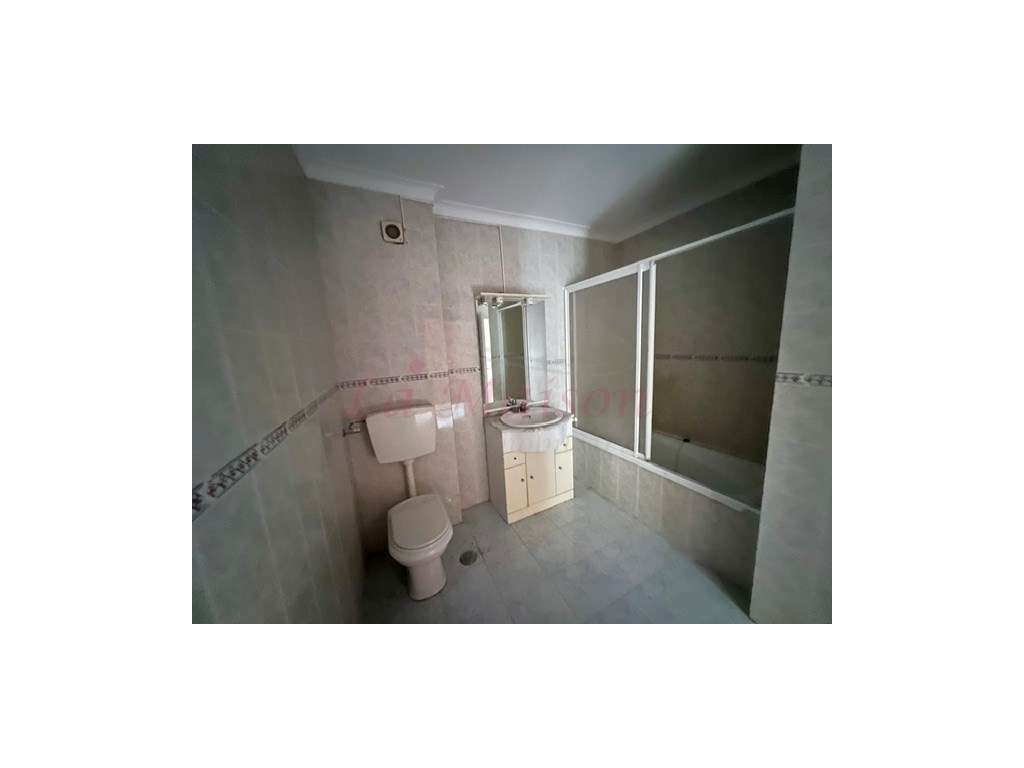 Apartamento T2 com parqueamento em Algueirão - Mem Martins-13