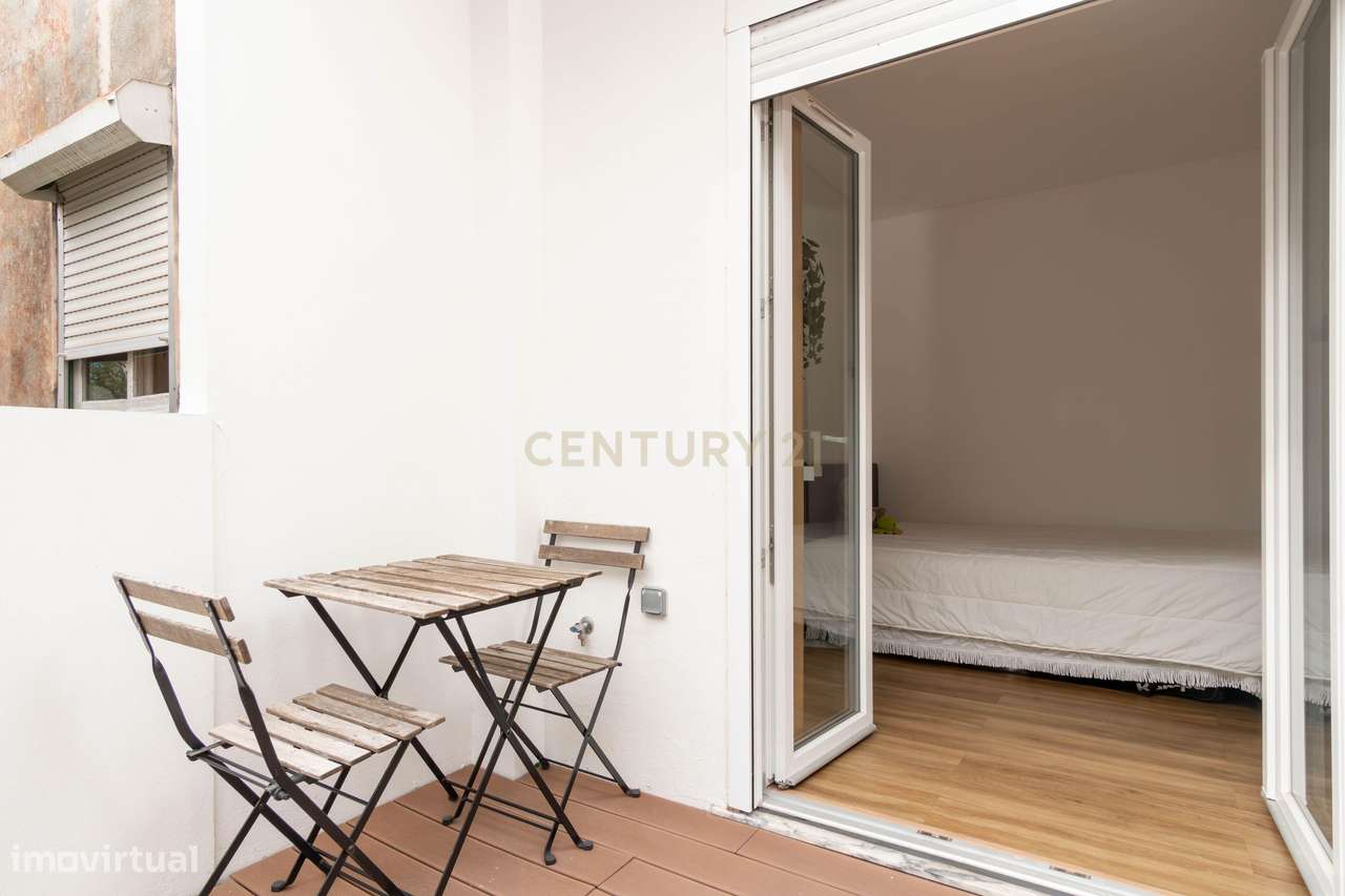 Apartamento Renovado com Terraço na Pontinha-10