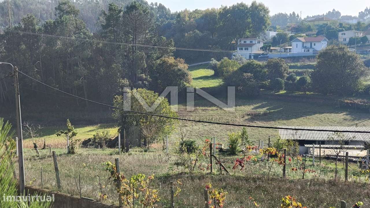 Terreno murado com construção - 2100m2-23