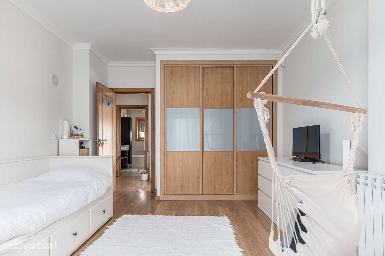 MORADIA ISOLADA T5 NA PÓVOA DE SANTA IRIA-19