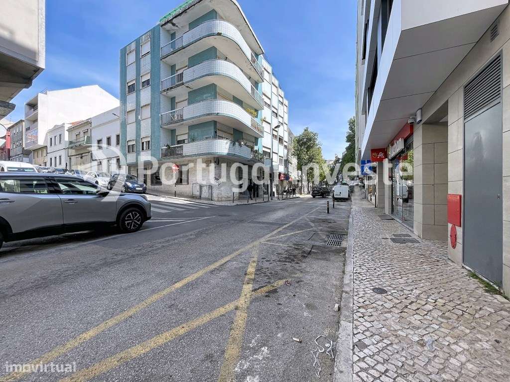 Apartamento de 5 assoalhadas na rua Capitão Leitão, Almada-30