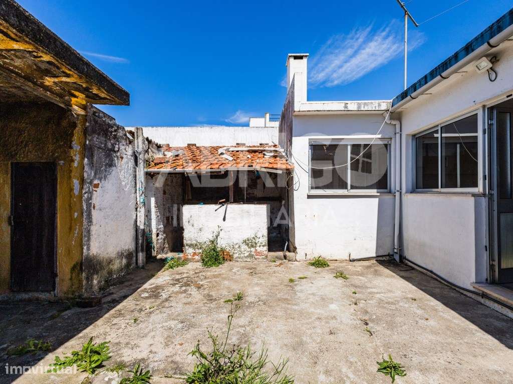 Moradia T2 com Terreno - (Imóvel sem licença de utilização, escritu...-15