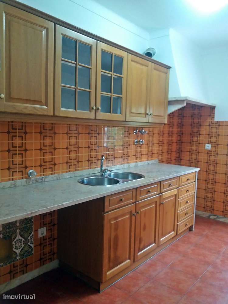 Magnífica propriedade constituída por moradia bi-familiar e armazém.-38