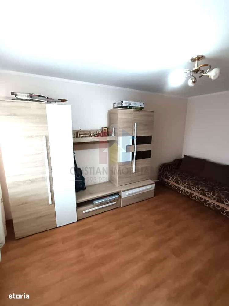 VEZI VIDEO! Ap 2 camere, Decomandat, Etaj 3, zona Radu Negru - Imagine principală: 2/12