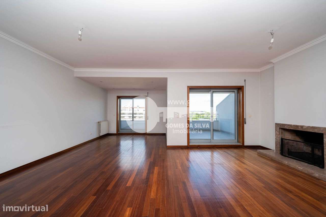 T5 Duplex na Rua Bernardo Sequeira, São Vítor-12