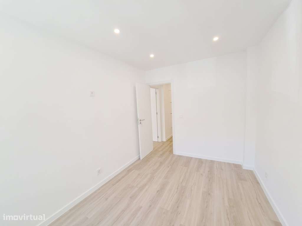Apartamento T2 com elevador para venda em Odivelas - Lisboa-17