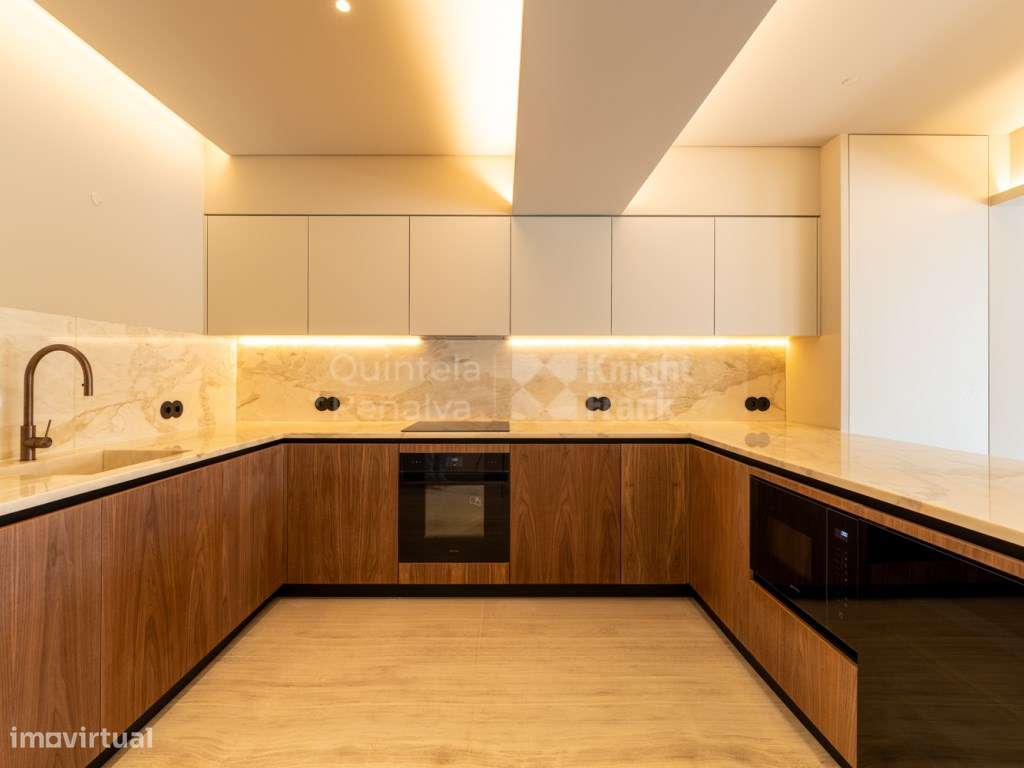 Apartamento T3 renovado com estacionamento em Lisboa - Grande imagem: 5/36