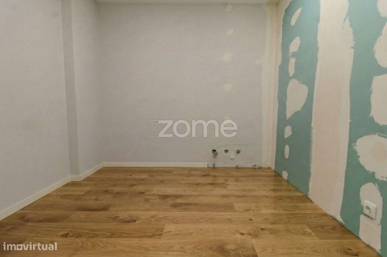 Loja convertida em habitação T0+1em Águas Santas - Grande imagem: 4/17