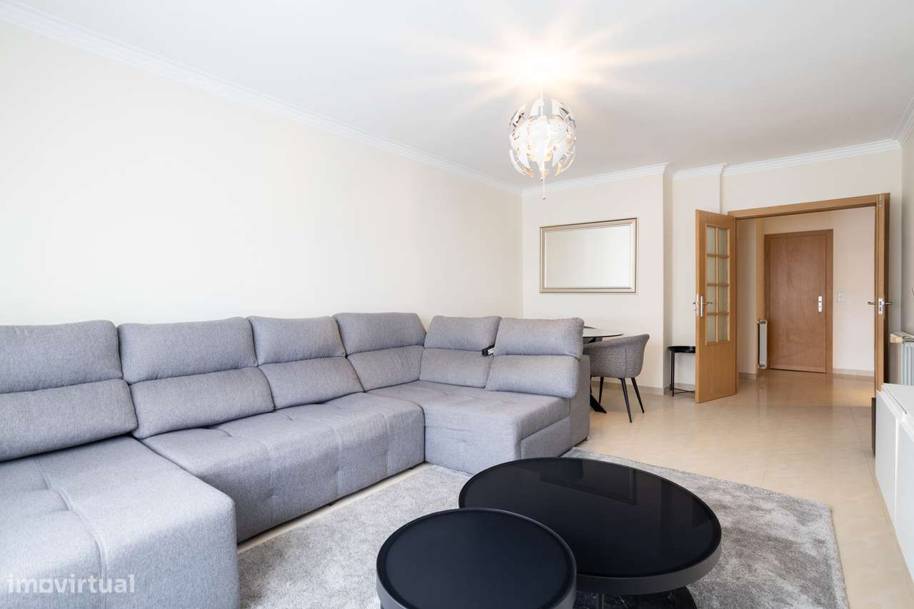 Apartamento T3, Elevador e Garagem em Loures/ Sto. António dos Cavalei - Grande imagem: 3/21