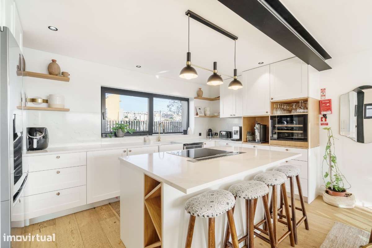 Moradia V3+1 totalmente renovada com vista mar-25