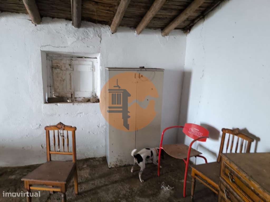 RUINA COM 105 M2 - PARA HABITAÇÃO - COM TERRENO DE 600 M2 - EM MILF... - Grande imagem: 5/37