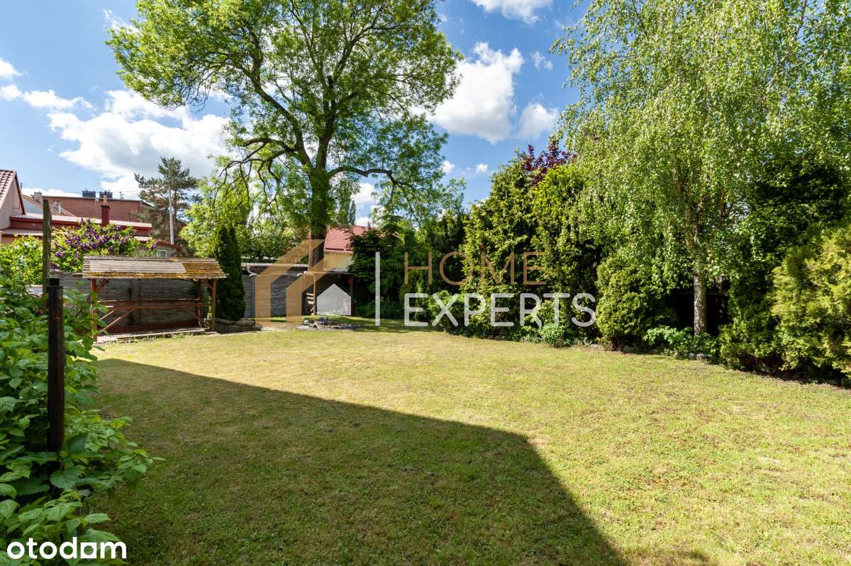 Piękny dom z dwoma garażami i pięknym ogrodem - Pełny obrazek: 3/20