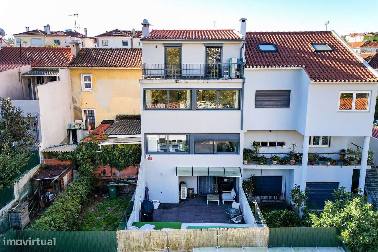 Moradia T4/5 com Piscina no Bairro de Santa Cruz – Benfica, Lisboa-31