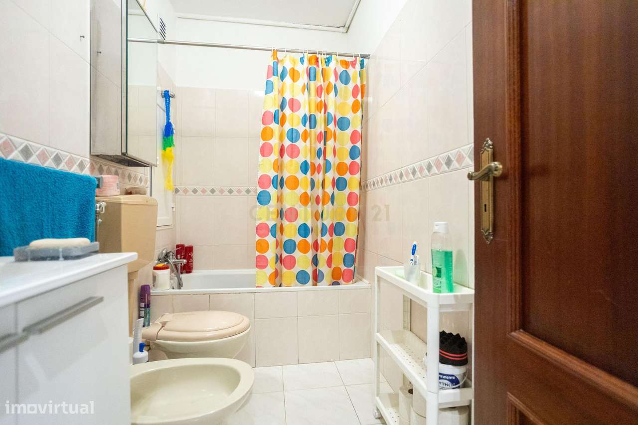 Apart. T2 com 61 m2 em Santo António dos Cavaleiros – Praceta Manuel F-5