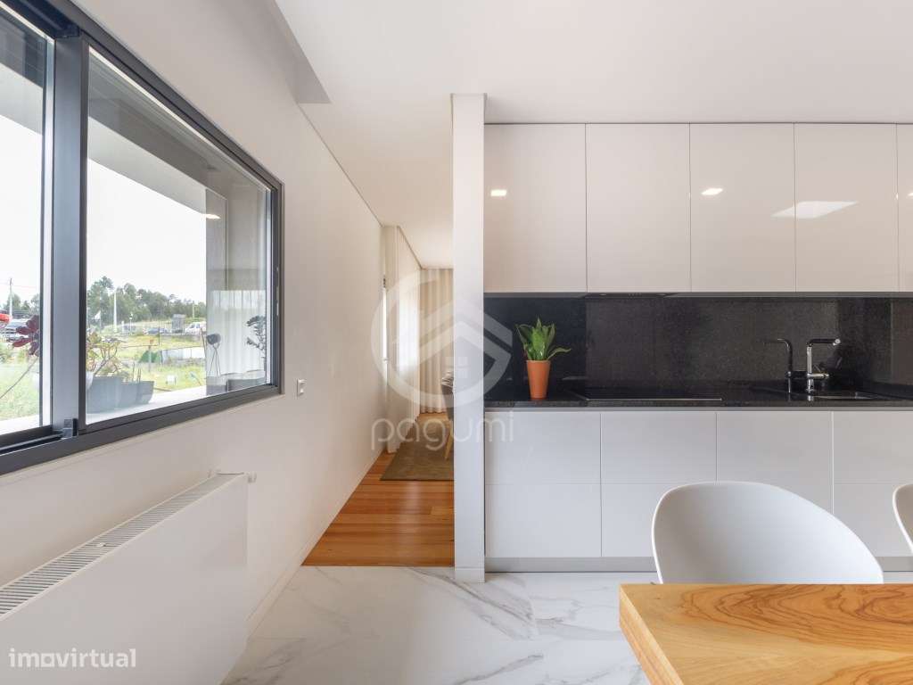 Moradia Contemporânea | 1.470 m² | A 1 Minuto da A4-14