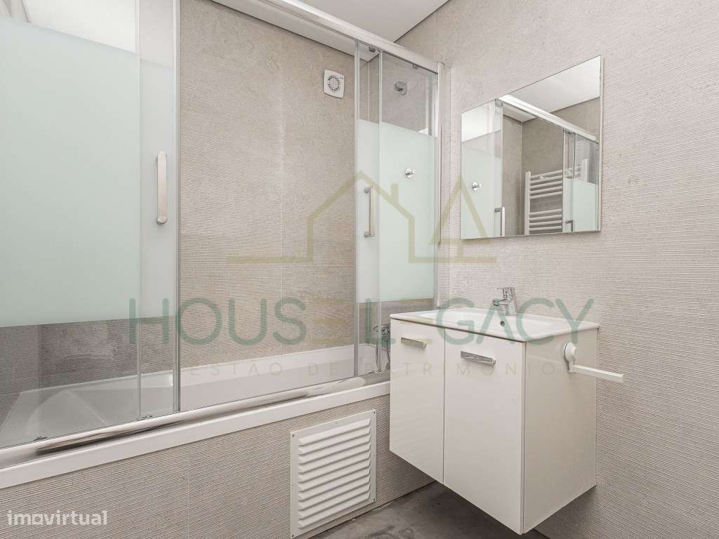 Apartamento T2 em frente ao Hospital São João-11