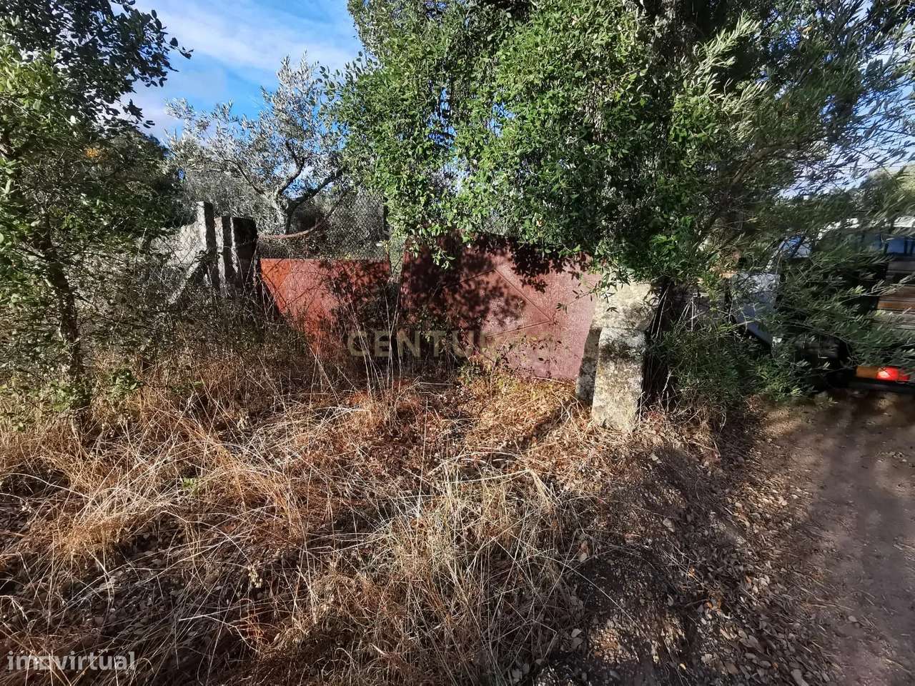 Terreno rústico com construção e poço – Freixial do Campo-12