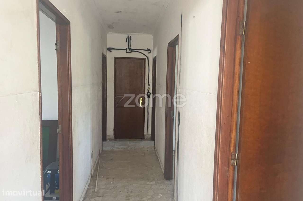 Moradia para remodelar em Almalaguês-3