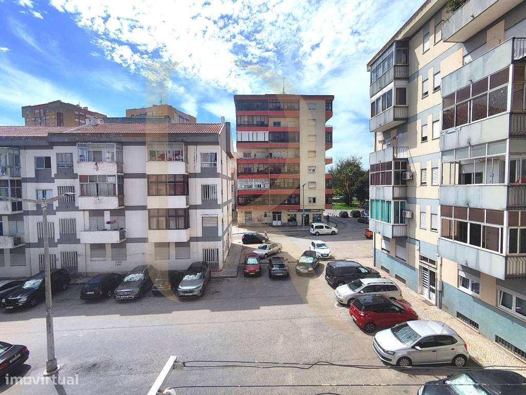 Apartamento T2 com varanda nas Paivas - Seixal-5