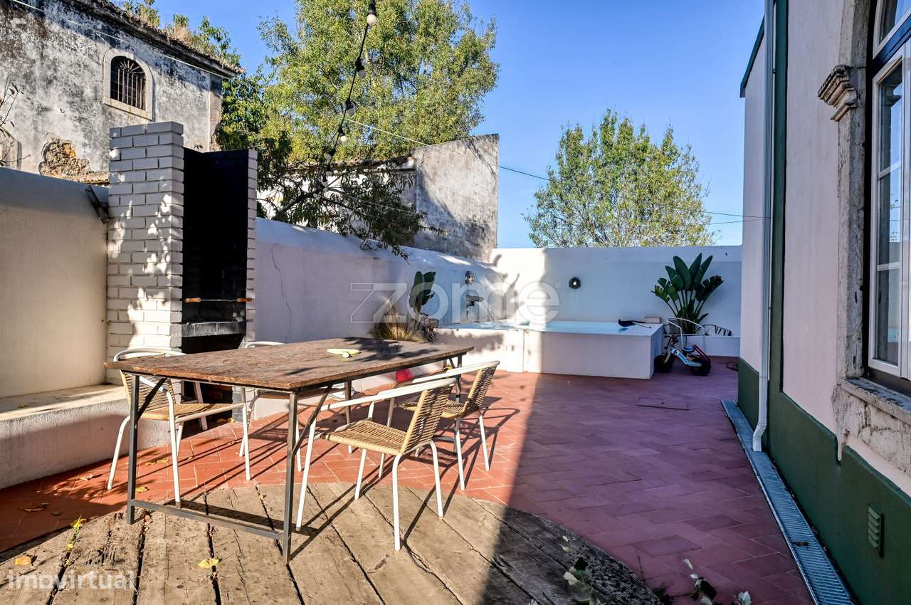 Casa Palaciana com 2 Moradias Independentes, Jardim, piscina Garagem-15