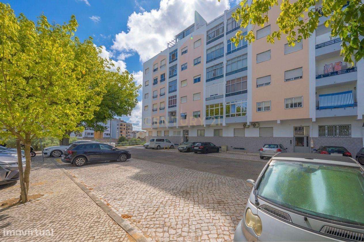 Apartamento Único com 268m2 no Último Andar com Terraço Extraordinário-38