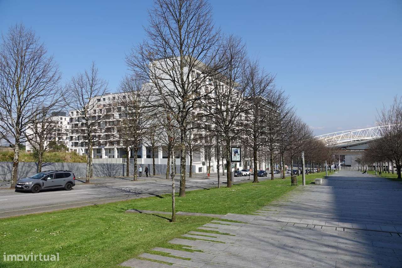 Apartamento T0 com piscina, garagem e elevador - Porto-7