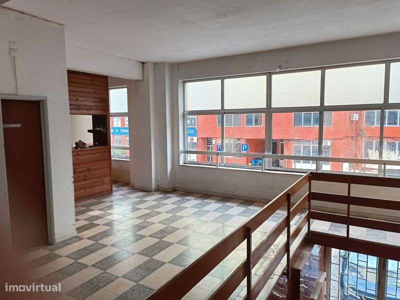 Arrenda-se Escritório 200 m2 Pontinha - Grande imagem: 4/12