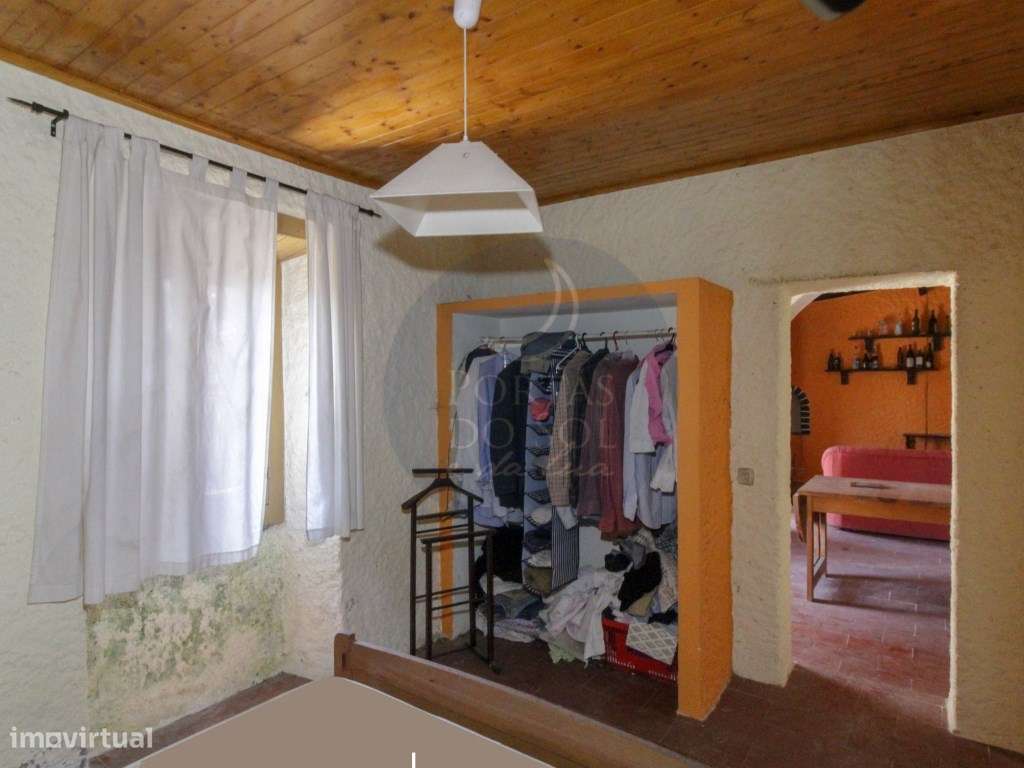 Moradia V2 Terreno Poço-16