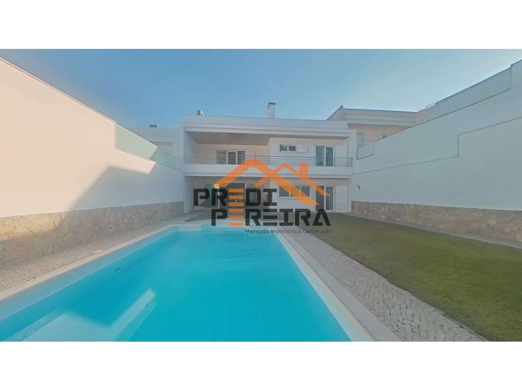 Moradia geminada T5, com piscina e churrasqueira , em Caneças. - Grande imagem: 4/50