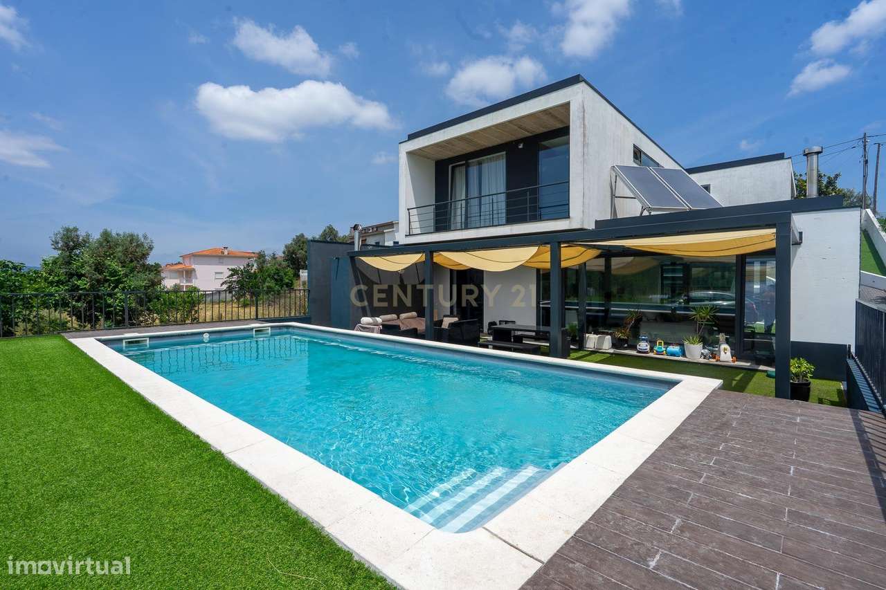 Moradia T4 com linhas modernas,varanda coberta,piscina,terraço grande, - Grande imagem: 4/60