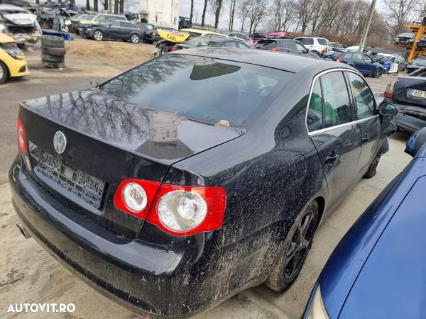 usa portiera stanga dreapta fata aripa fuzeta etrier planetara VW Jetta motor 2.0fsi Dezmembrez - 2