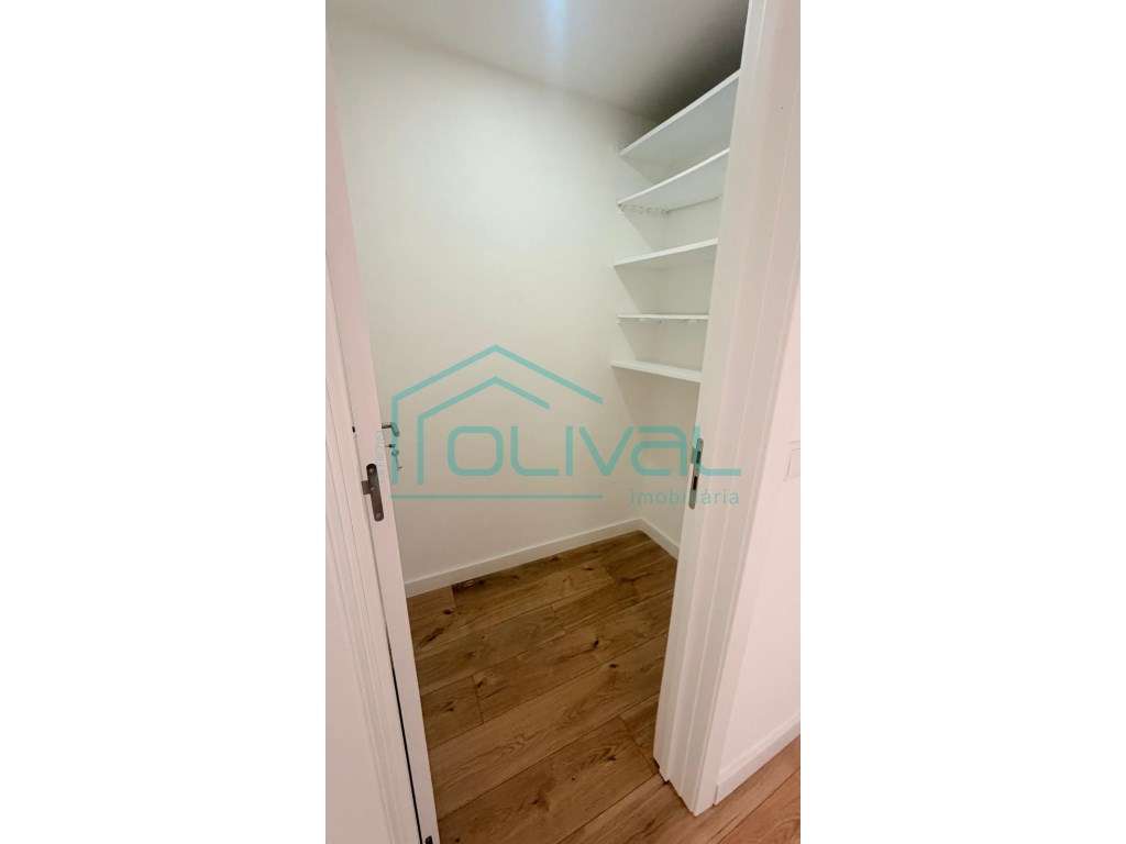 Centro de ALverca T2+1 +Terraço Remodelado-8