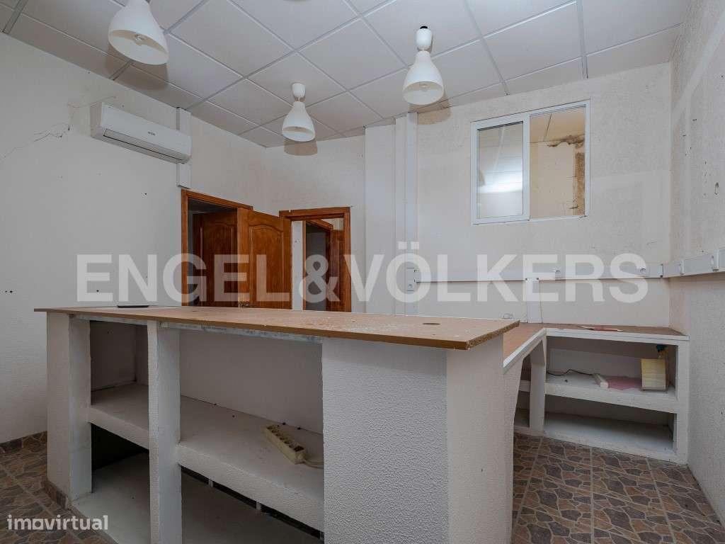 Loja ampla em Arroios - Grande imagem: 5/26